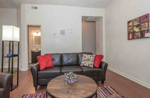 Newport News Apartment | This duplex is a 3 bedroom(s), 1 bathrooms, located in Newport News, VA.