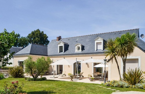 Pace House | This elegant house is located in a large residential area of the town of Pacé, 10 km from Rennes.