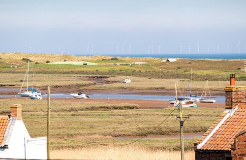 Brancaster Staithe House | This exceptional and spectacular contemporary luxury home stay in the sailing village of Brancaster