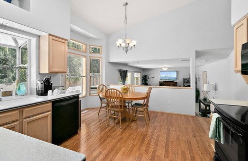 Bonney Lake House | This home is waiting for your arrival, on a quiet culdesac.