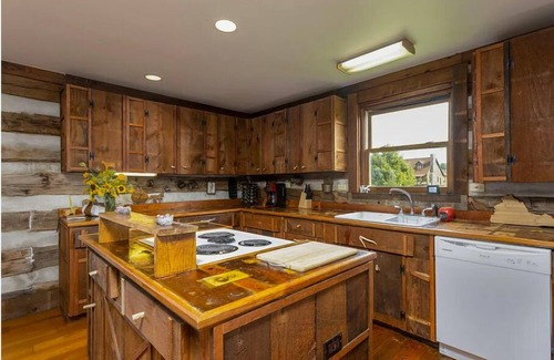 Winchester House | This house is a 2 bedroom(s), 2 bathrooms, located in Winchester, VA.