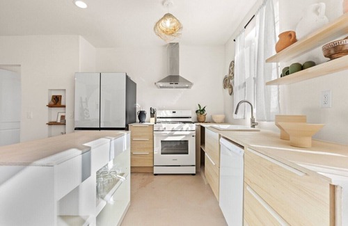Joshua Tree House | This house is a 3 bedroom(s), 2 bathrooms, located in Joshua Tree, CA.