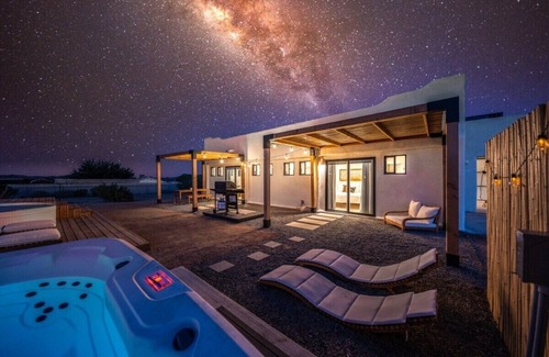 Joshua Tree House | This house is a 3 bedroom(s), 2 bathrooms, located in Joshua Tree, CA.