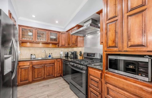 Northwest Dallas House | This house is a 3 bedroom(s), 2 bathrooms, located in Dallas, TX.