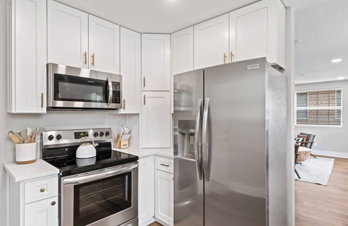 Murray Hill House | This house is a 3 bedroom(s), 2 bathrooms, located in Jacksonville, FL.