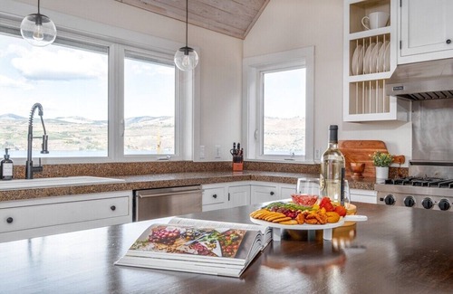 Ardenvoir House | This house is a 4 bedroom(s), 3 bathrooms, located in Chelan, WA.