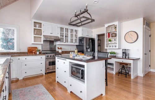 Ardenvoir House | This house is a 4 bedroom(s), 3 bathrooms, located in Chelan, WA.