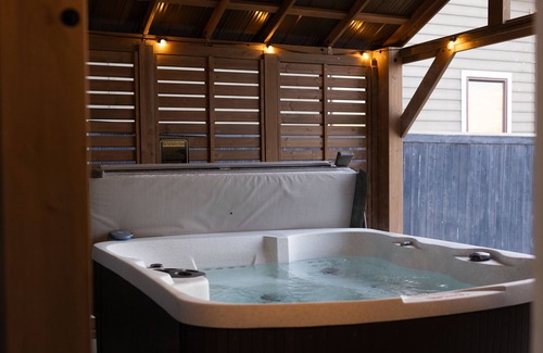 Ardenvoir House | This house is a 4 bedroom(s), 3 bathrooms, located in Chelan, WA.