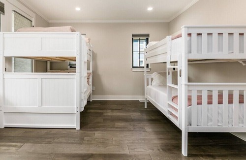Weinland Park House | This house is a 4 bedroom(s), 4 bathrooms, located in Columbus, OH.