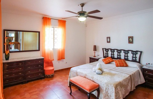 Calabardina House | This impressive vacation chalet with capacity for 10 people and private pool was built in Andalusian