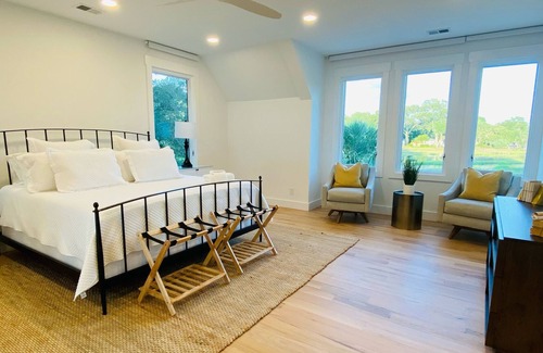 West Ashley Cottage | This is a large and very private, newly built carriage house with Marsh Views!