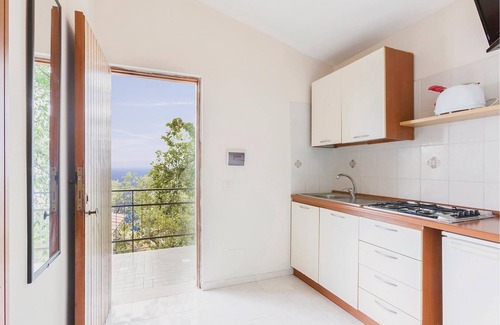 Monte Chiaro Apartment | This modern bungalow belongs to a vacation home complex directly above the sea, with a unique panora