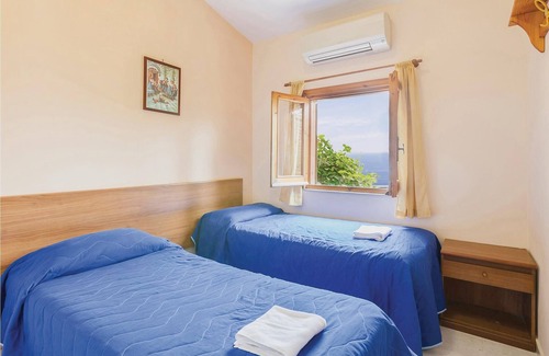 Monte Chiaro Apartment | This modern bungalow belongs to a vacation home complex directly above the sea, with a unique panora