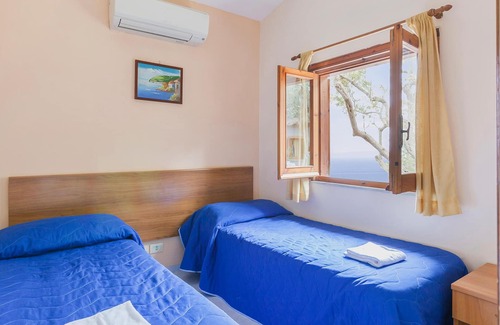 Monte Chiaro Apartment | This modern bungalow belongs to a vacation home complex directly above the sea, with a unique panora