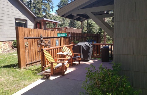 Cascade-Chipita Park Cabin | This mountain cabin is perfect for a couple or single person get away.