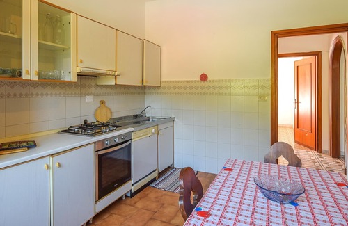 Vescina House | This practical apartment welcomes you in Vescina.