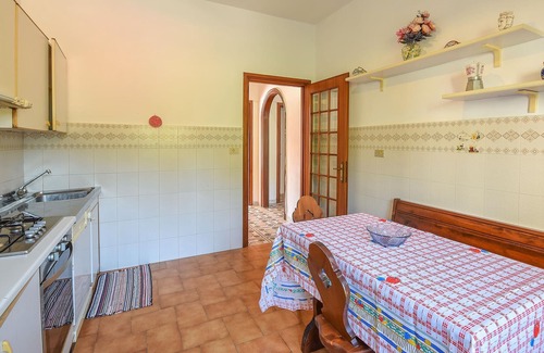 Vescina House | This practical apartment welcomes you in Vescina.