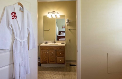 Coraopolis Cottage | This private residence is perfect for an extended stay or executive relocation.