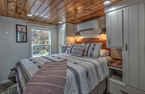 Young Harris Apartment | This tiny house is a 2 bedroom(s), 1 bathrooms, located in Young Harris, GA.