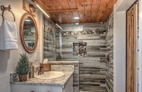 Young Harris Apartment | This tiny house is a 2 bedroom(s), 1 bathrooms, located in Young Harris, GA.