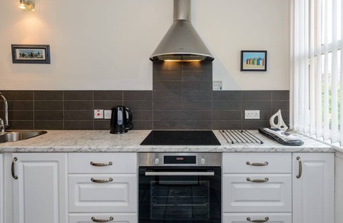 Gullane Apartment | Thistle Apartment Perfect for Golfers and Couples