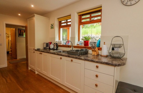 Newtonmore Cottage | THISTLE DHU, family friendly, with open fire in Newtonmore