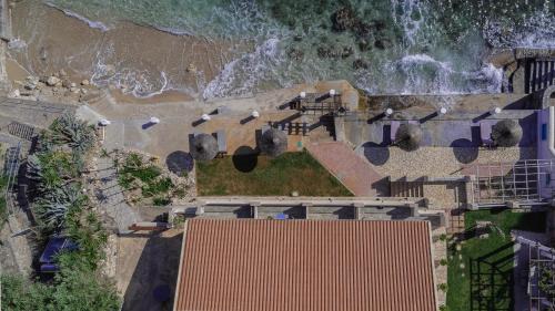 Lakones Bed & Breakfast | Thomas Beach Studios