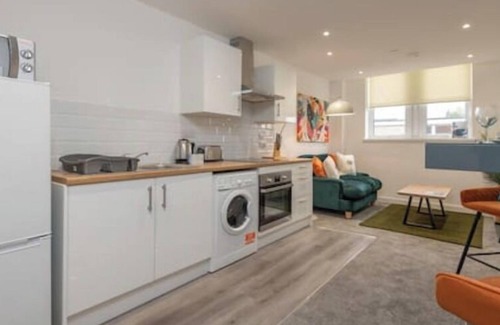 Wakefield Apartment | Thornhill House by Guestz