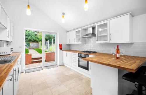 Birmingham House | Three Bed House - Accommodates 7 - Parking - Garden - Harborne 465H