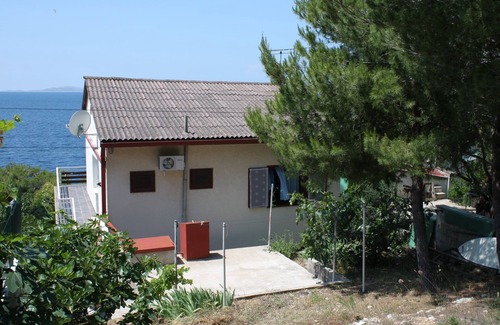 Susica Apartment | Three bedroom apartment near beach Murter (A-5125-a)