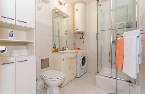 Vranjic Apartment | Three bedroom apartment with balcony Split (A-13957-a)