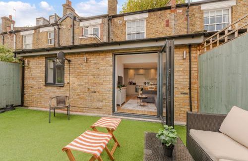 Battersea Apartment | Three-Bedroom Bliss in London Town