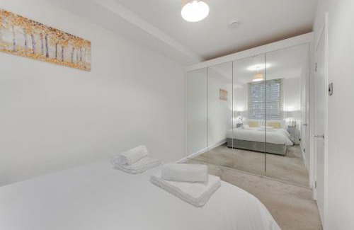 Battersea Apartment | Three-Bedroom Bliss in London Town