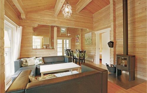 Boderne House | Three-Bedroom Holiday Home In Aakirkeby