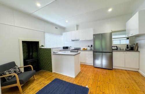 Norlane House | Three-Bedroom Stylish & Cosy Retreat with Courtyard, Near Geelong