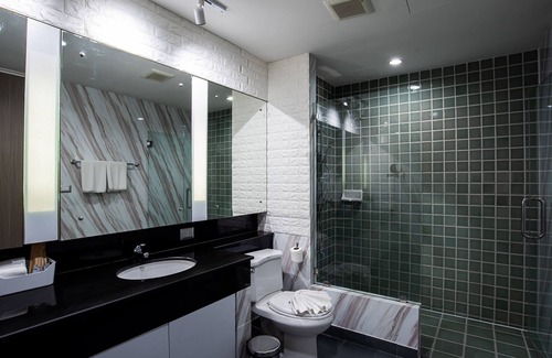 Chidlom Apartment | Three Bedroom Suite (225 Sqm)