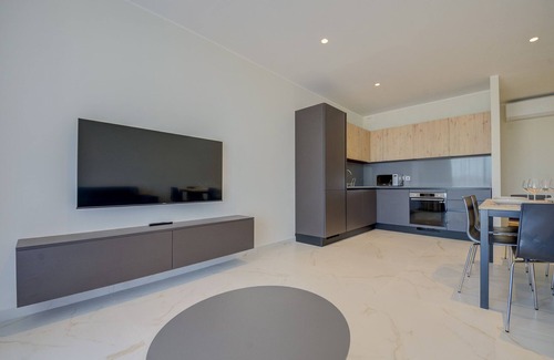St. Andrew's Apartment | Three Bedroom Suite 6