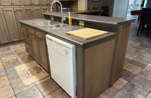 Bridgeview Apartment | Three Bedroom Three Bath Penthouse with Sauna & Exercise/Office Space