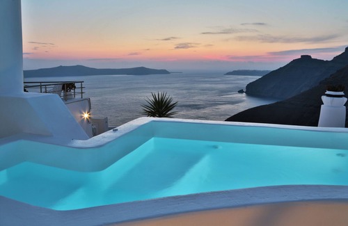 Fira Villa | Three bedroom villa with Caldera view and heated Jacuzzi pool