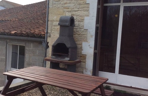 Saint-Fraigne House | Three Bedroomed Charentaise Style Gite in Village Location