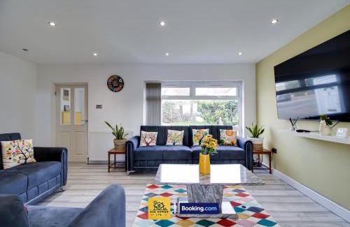 Whitkirk House | Three BR House By Ace Homes Short Lets & Serviced Accommodation Leeds With Free WiFi Sleeps7