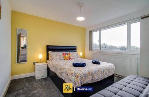 Whitkirk House | Three BR House By Ace Homes Short Lets & Serviced Accommodation Leeds With Free WiFi Sleeps7