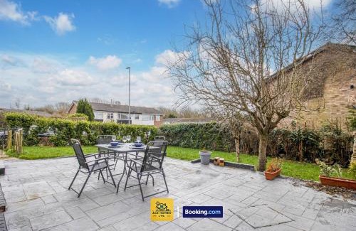 Whitkirk House | Three BR House By Ace Homes Short Lets & Serviced Accommodation Leeds With Free WiFi Sleeps7