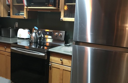 Three Oaks House | Three Oaks Creek House - Perfect - NEW HOT TUB! 3BR +king bed in screenhouse