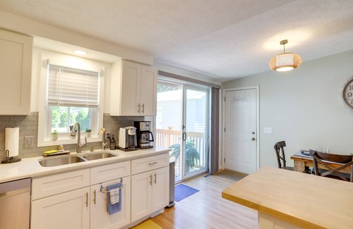 Three Oaks House | Three Oaks Home w/Guest House - 8 Mi to Beach!