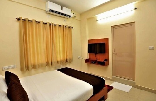 Navalur Hotel | Three Points Residency