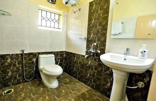 Navalur Hotel | Three Points Residency