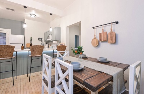 West University House | Three Queen beds, Mins to UA, Downtown, 4th Ave