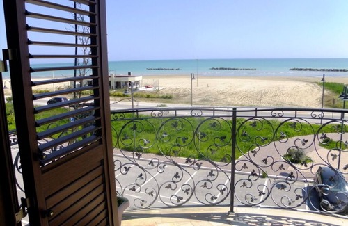 Roseto degli Abruzzi Apartment | Three-room seaside apartment with front and side sea view terrace