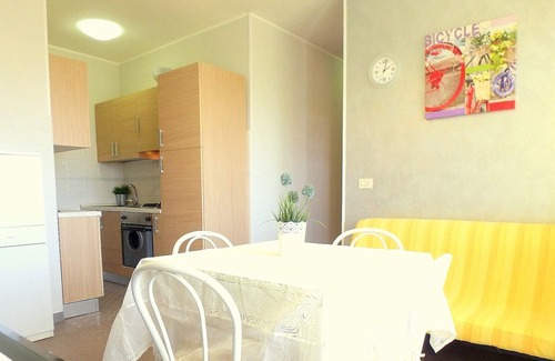 Lido di Pomposa Apartment | three-room apartment in a beachfront condo with a view of the pedestrian walkway